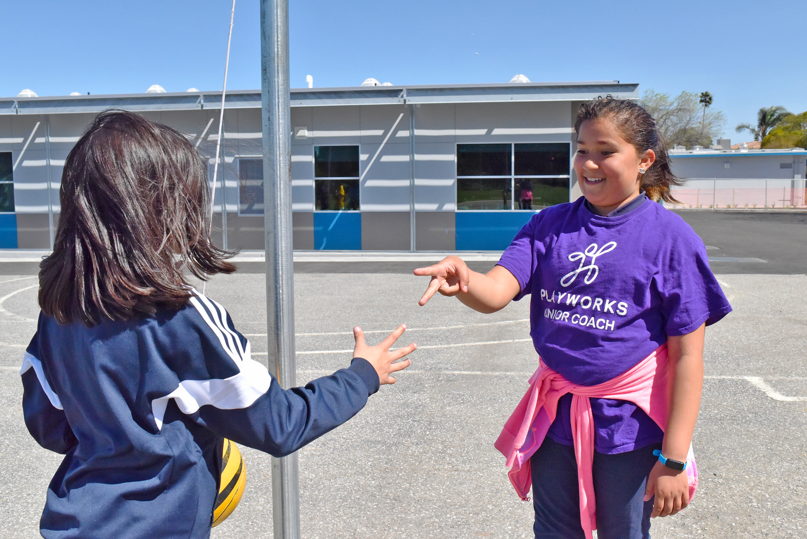 kids doing roshambo